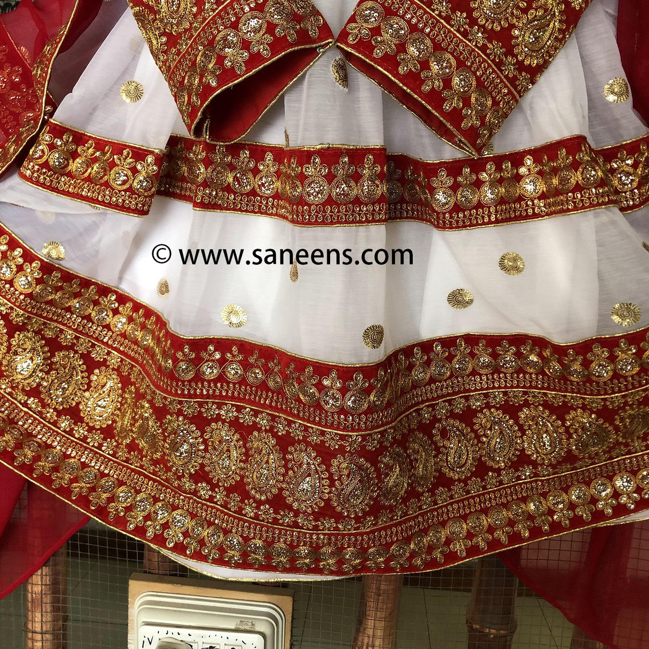 traditional online mehndi clothes by saneens