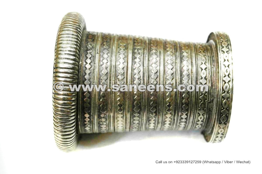 pashtun women long cuffs