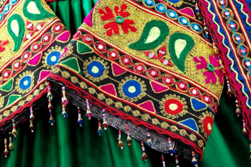 what dress women in afghanistan wear