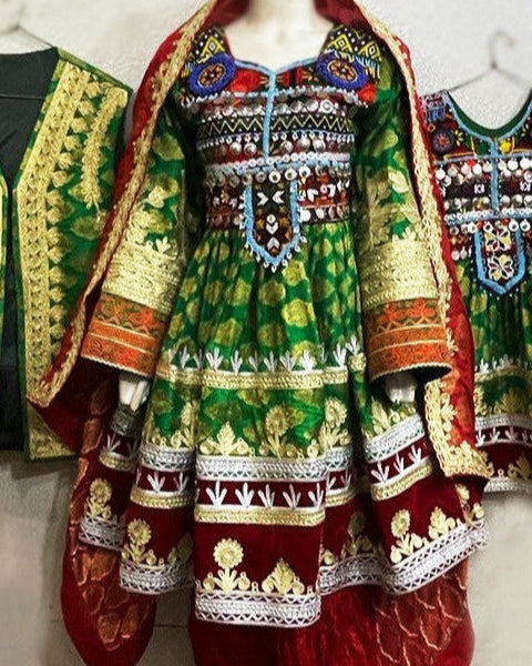 Afghan Family, Culture, Costume, Fashion, Outfits, Saneens, Buy online, Bazaar Afghanistan, Kabul