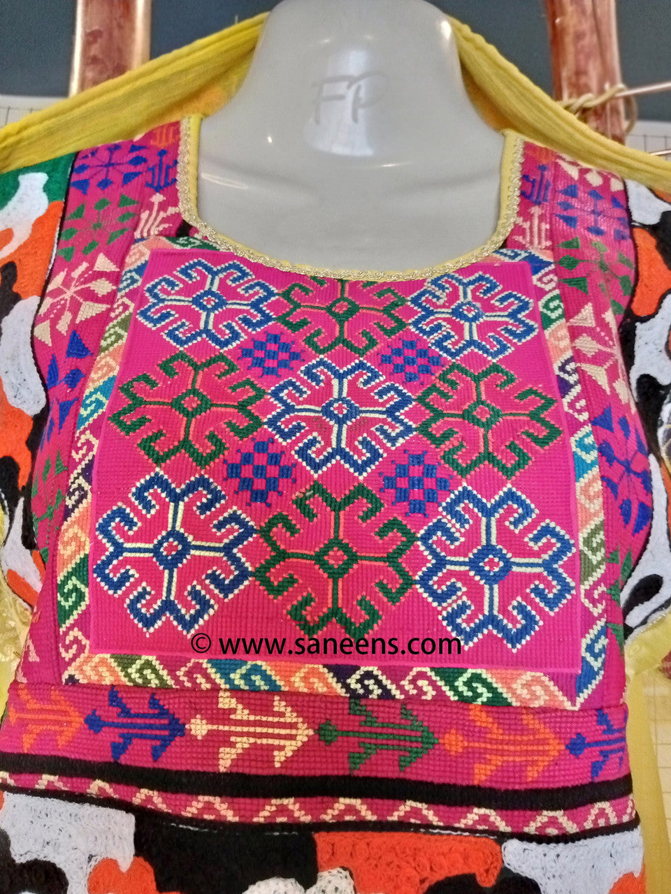 buy new online arrivals in details view chest area picture