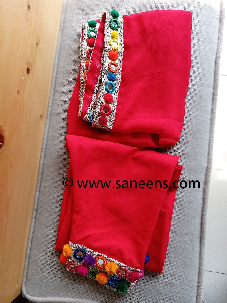 you can also use red pant and red shawl with this its your choise