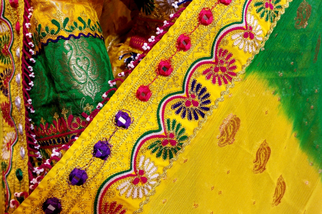 traditional muslim women formal clothes with long veil