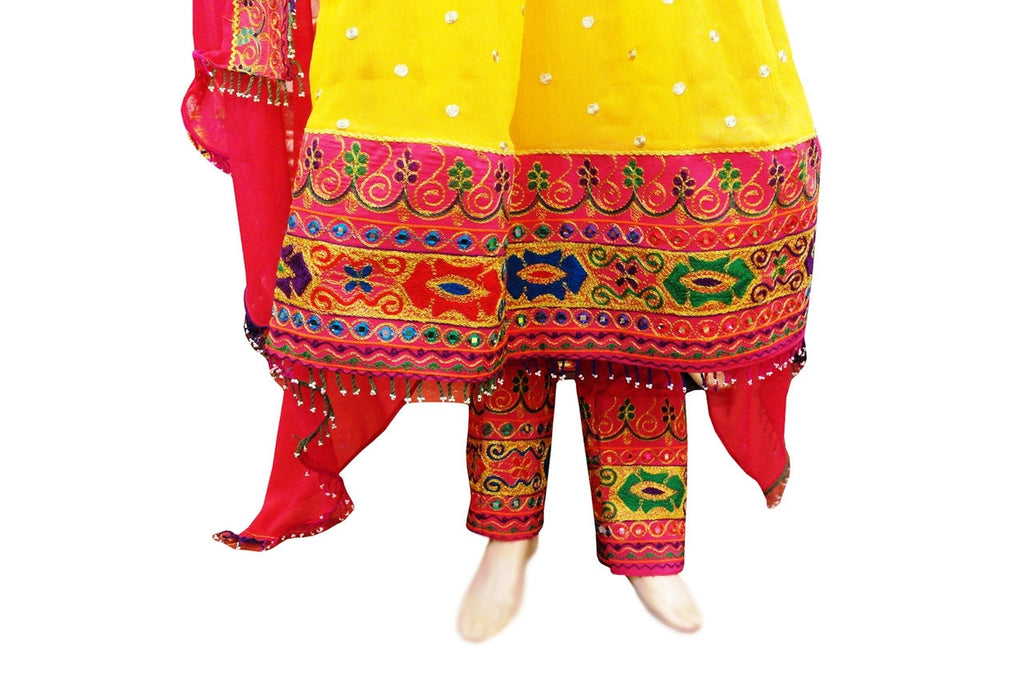 afghani dress, pashtun singer clothes