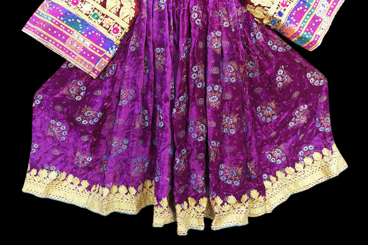 afghan women ethnic dress