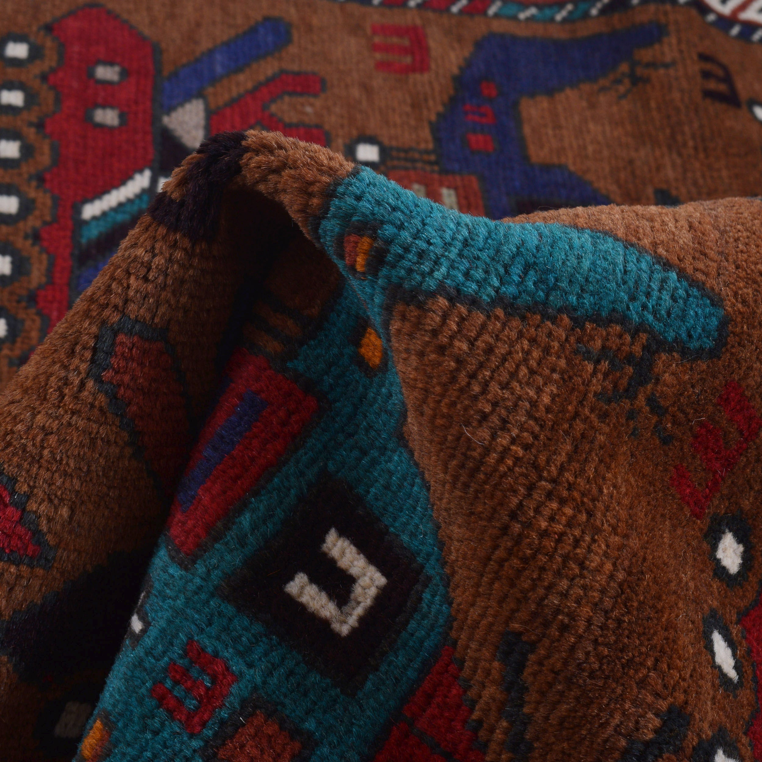 Unique Tribal War Tank Carpet 4.8x3.3 ft